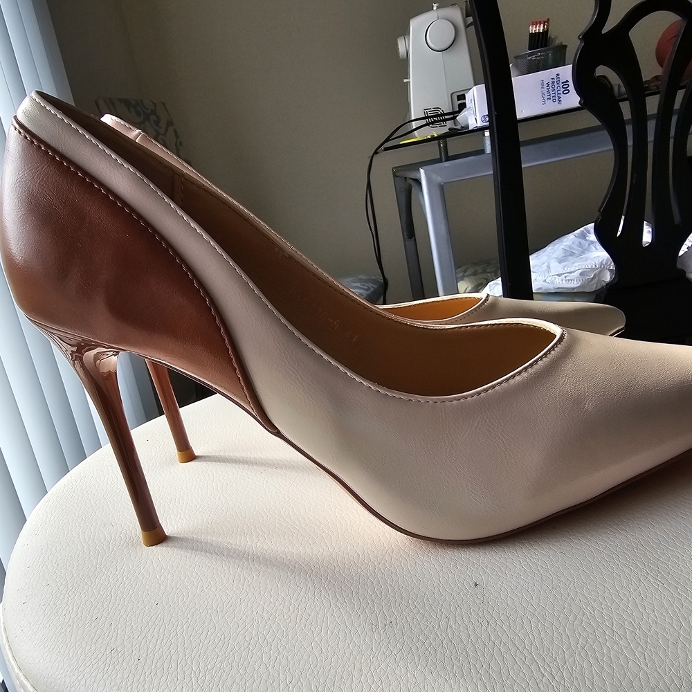 Seven Big Trees Classic Two-Tone Women’s Pointed Toe Pumps - Cream and Brown